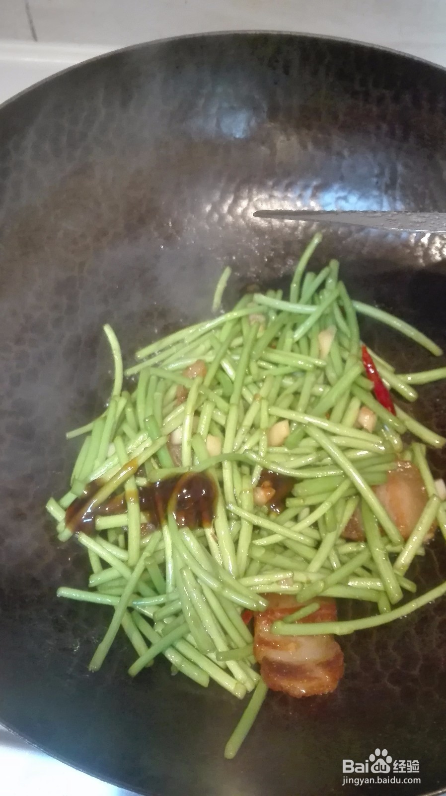 腊肉怎么吃？腊肉炒藜蒿