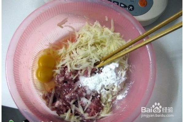 今晚的主菜—土豆丝肉饼,简单又美味