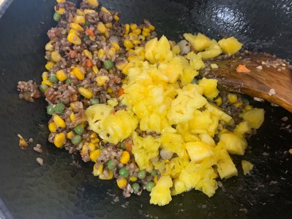 低GI藜麦杂粮菠萝饭