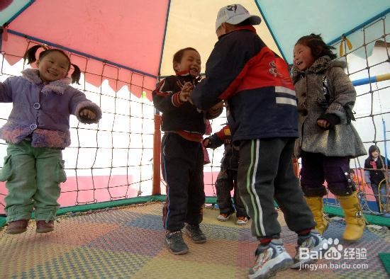 圣诞节回家了该怎么哄两个小孩