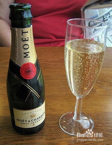 喝红酒如何配菜?