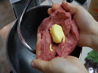 紫薯坚果拉丝软欧怎么做？