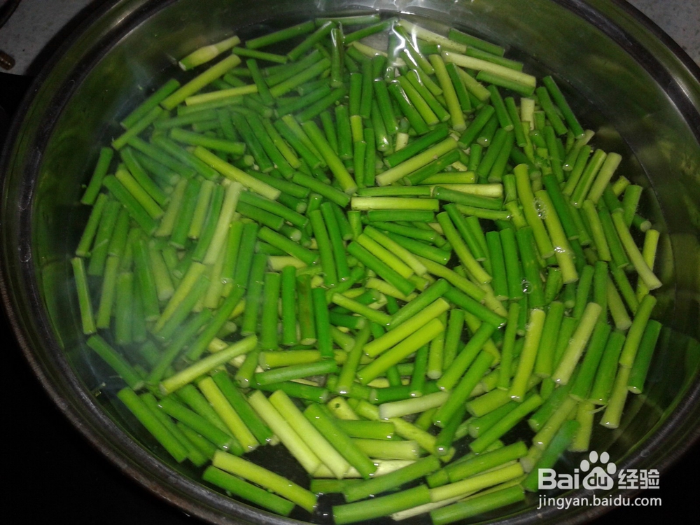 蒜苔木耳炒肉的做法