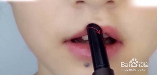 自贡玲丽彩妆教大家如何用一支口红化出八种唇妆