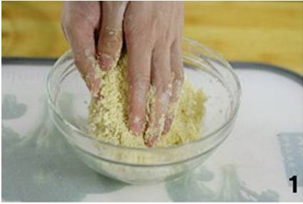 怎样在家自制美味的蓝莓酱乳酪派