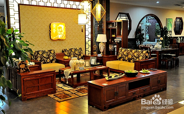 在制作过程中，如何使得红木家具更加美观实用？