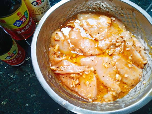 软嫩多汁煎鸡胸