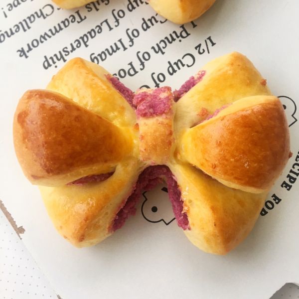 椰香蝴蝶结面包