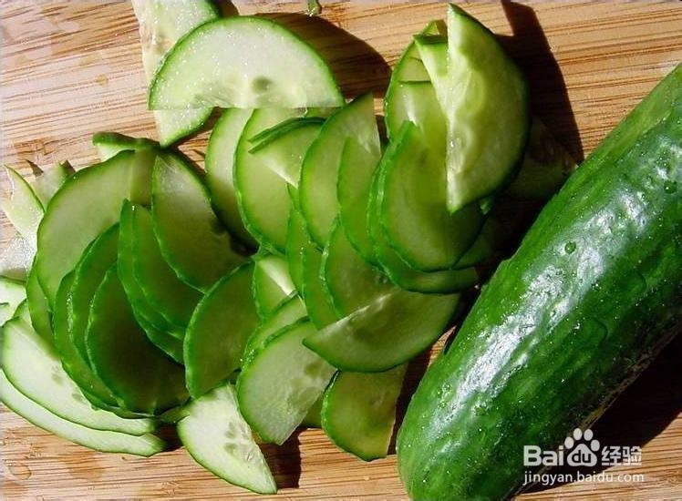 自制黄瓜面膜 敷脸有效去痘印