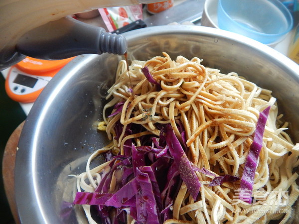 紫甘蓝凉拌豆皮