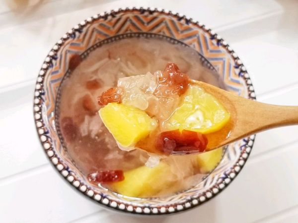 黄桃蔓越莓鲜银耳羹