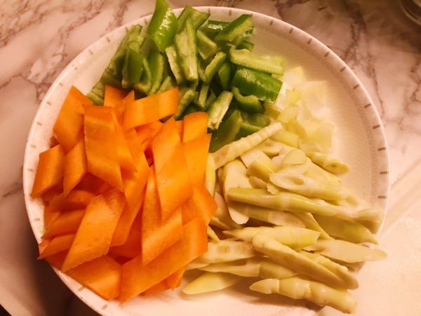 青椒胡萝卜炒猪心