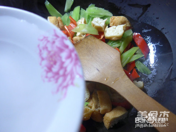 红椒油豆腐炒莴笋