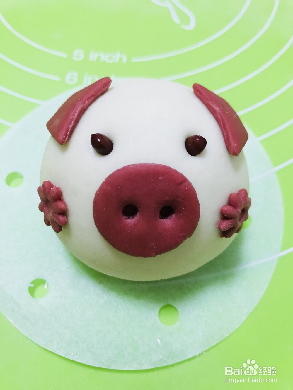 怎么做萌猪蛋黄豆沙包?