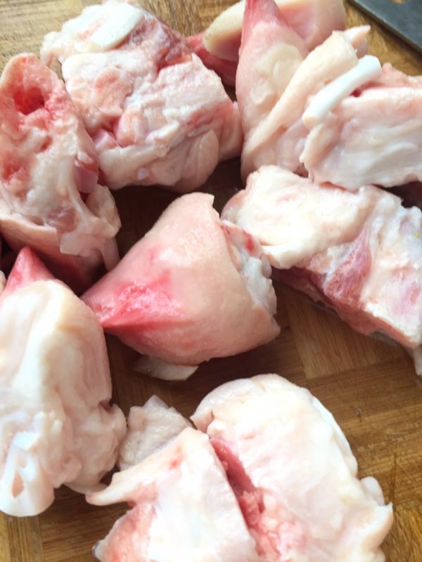 红豆薏米猪蹄汤