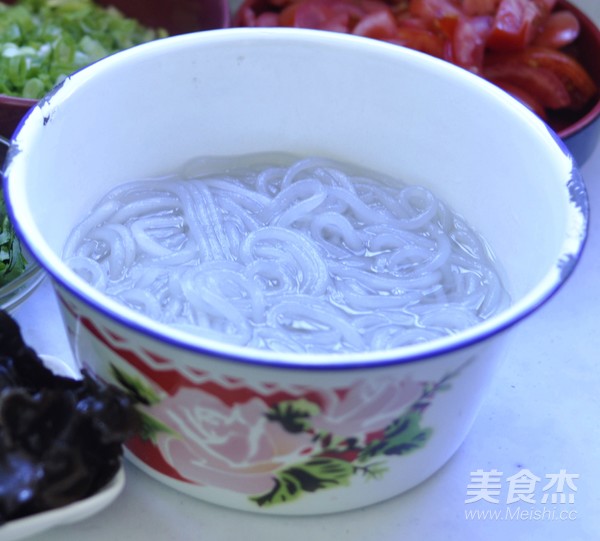 没有辣椒的酸辣粉