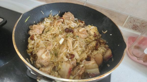 猪肉排骨烩酸菜