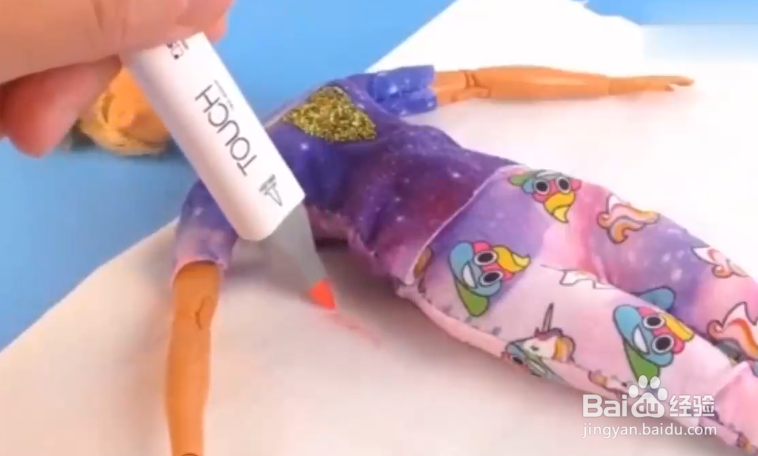 如何给芭比娃娃制作衣服