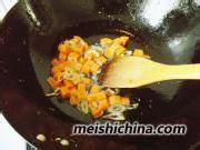 炒黄金馒头丁——剩馒头的华丽转身