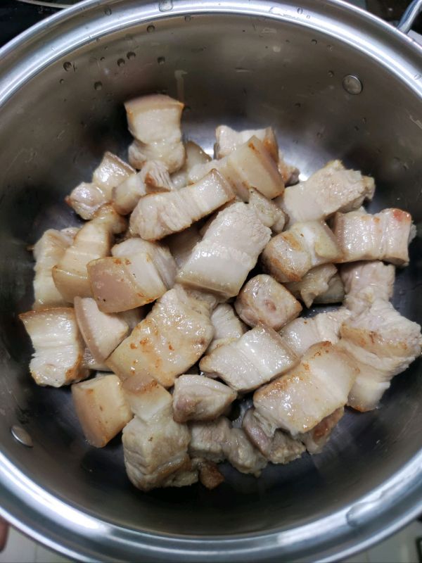 红烧肉偶遇红枣和土豆块