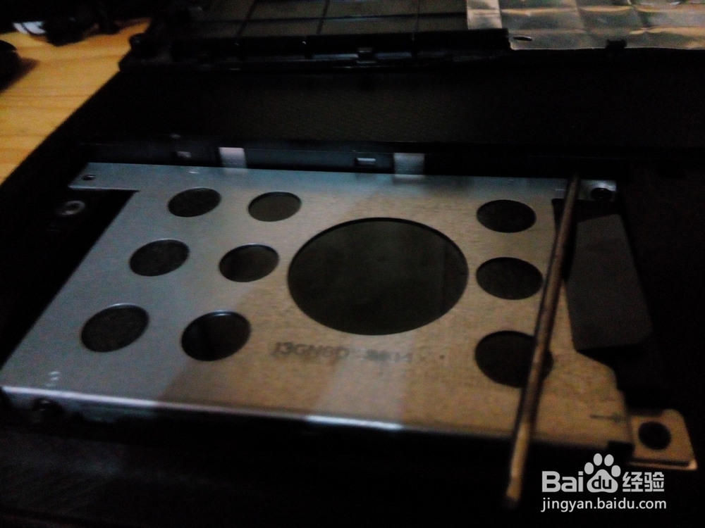 怎样安装笔记本电脑内存条