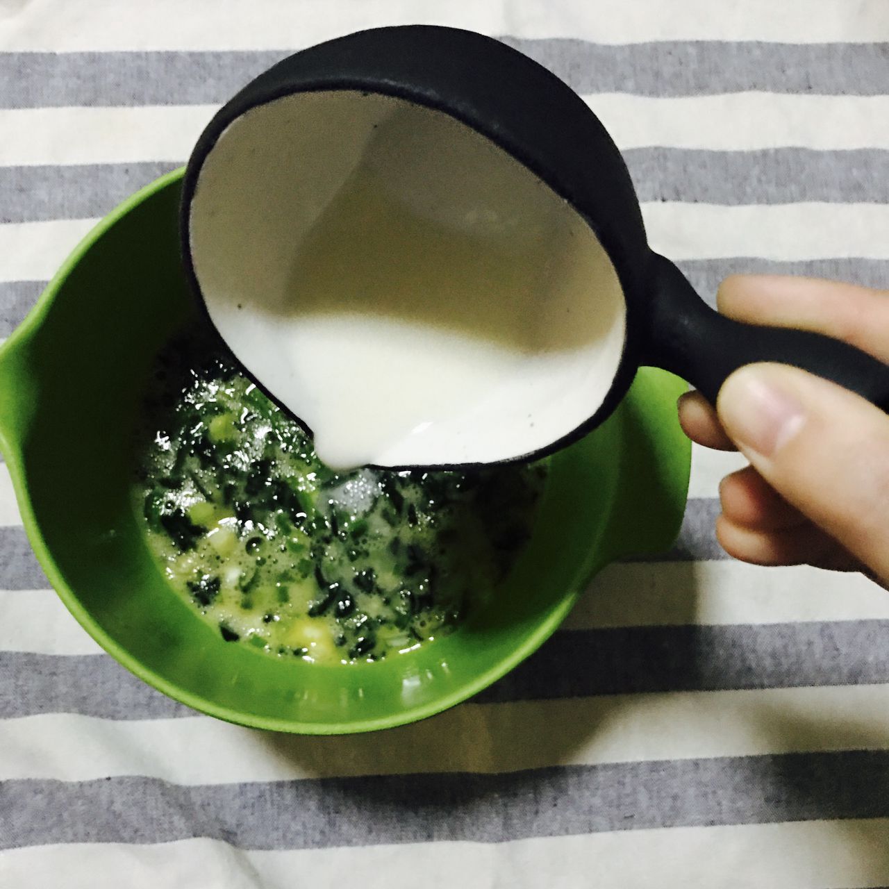 蘸汁菠菜鸡蛋糕，教你最简单的做法