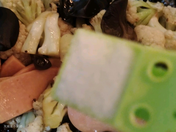 家常火腿炒菜花