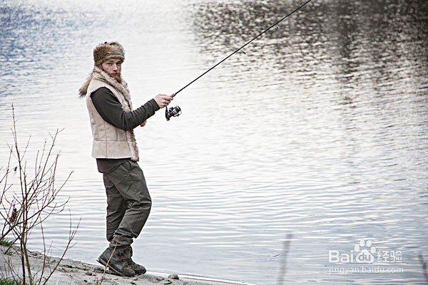 水库钓鱼选窝的技巧有哪些