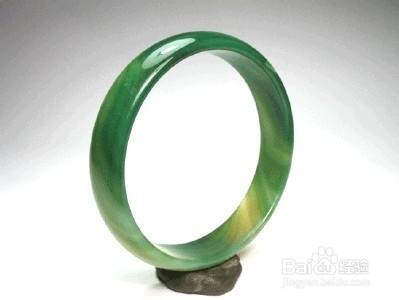 区分绿玛瑙与翡翠的技巧