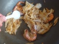 白菜炒大虾详细做法