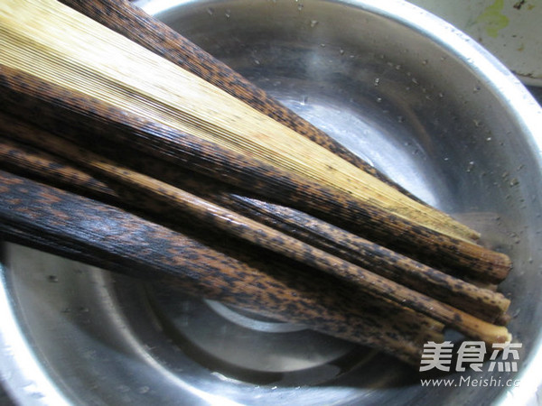 排骨花生米糯米粽