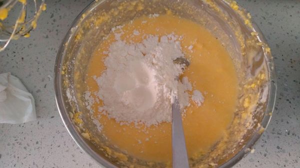 黄油酸奶蜂蜜蛋糕