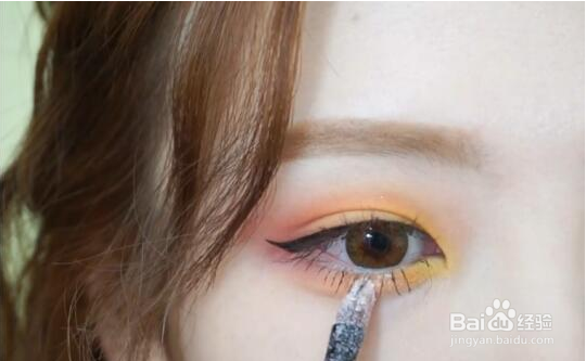 学化妆好不好就业