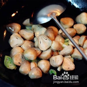 茄汁草菇焖土豆的做法