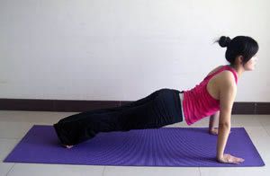 【瑜伽】瑜伽美女教你瘦身瑜伽