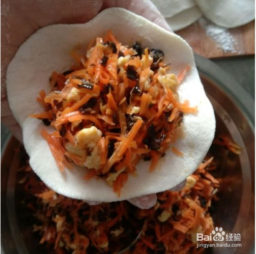 胡萝卜木耳素包子的做法