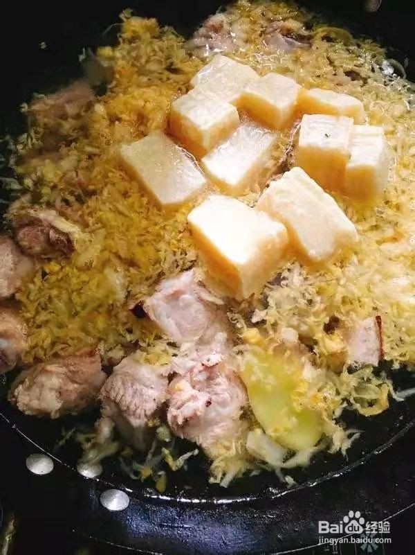 酸菜炖排骨如何做