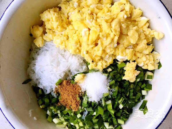 韭菜鸡蛋粉丝菜盒子