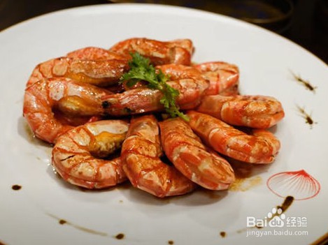 <b>鲁菜油焖大虾的做法</b>