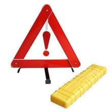 如何正确放置汽车三角警示牌