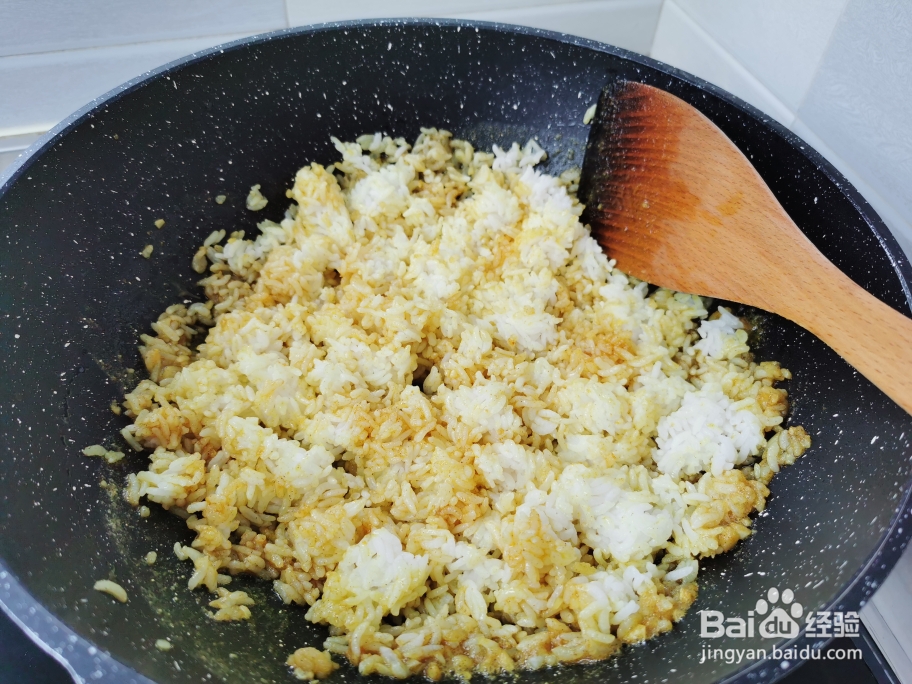 怎么做三文鱼什锦咖喱炒饭？