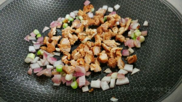 葱葱茄酱热拌面