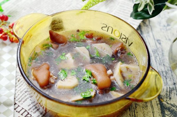 五谷猪蹄莲藕汤