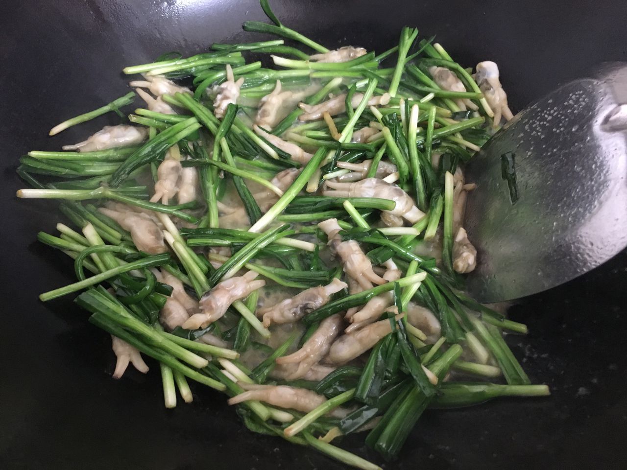 鲜美的韭菜炒圣子的做法,快收快收!