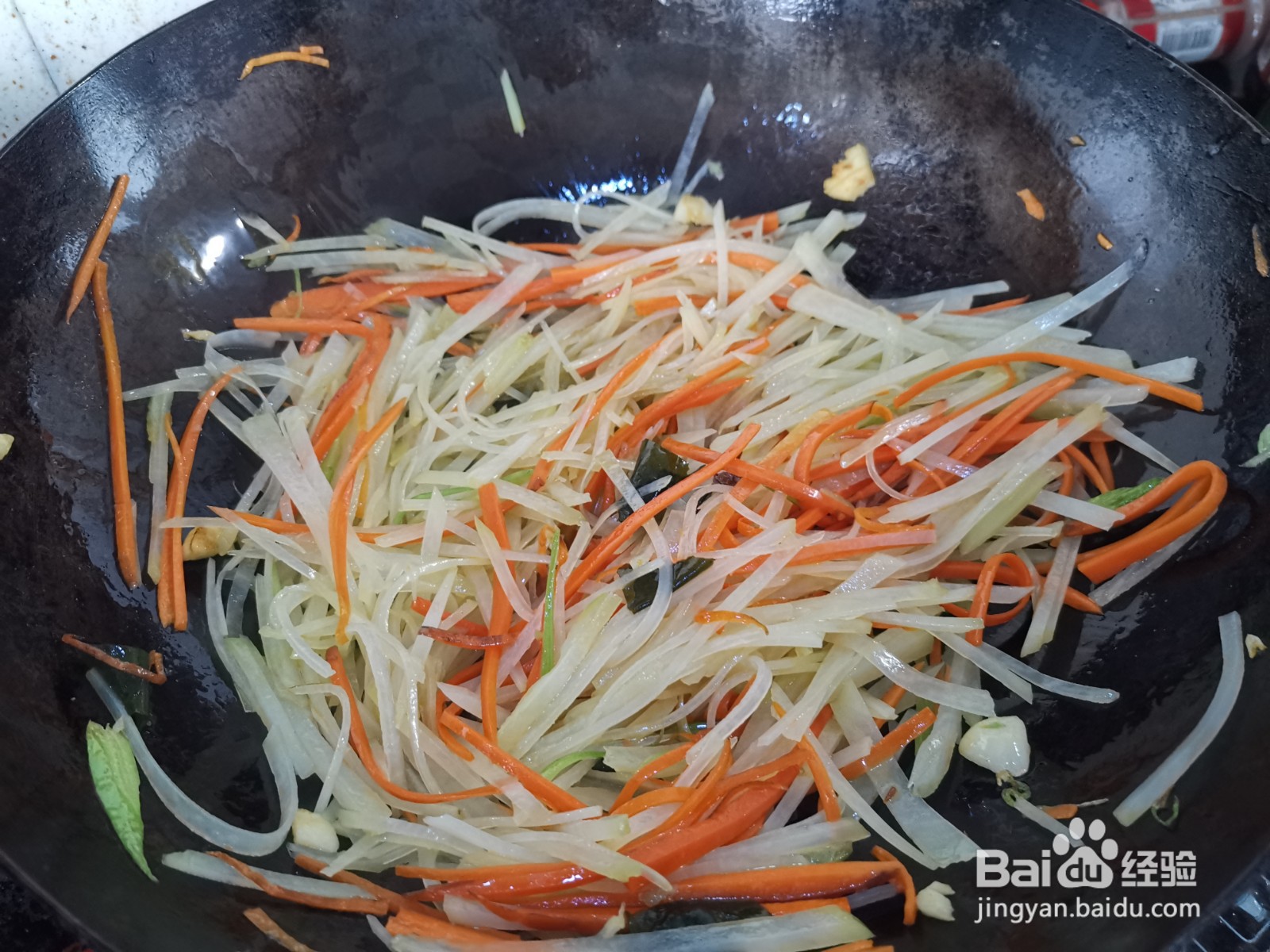 芹菜胡萝卜炒土豆丝的做法