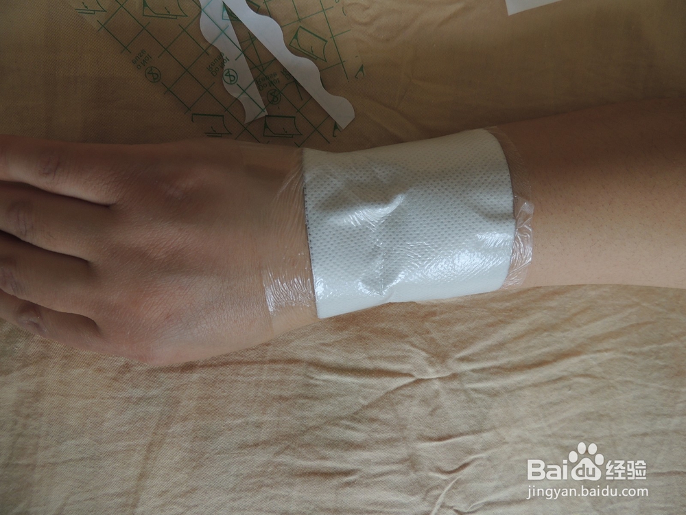 膏药防水贴的使用步骤