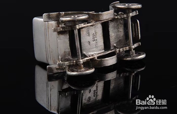 银器中的老式汽车模型如何欣赏