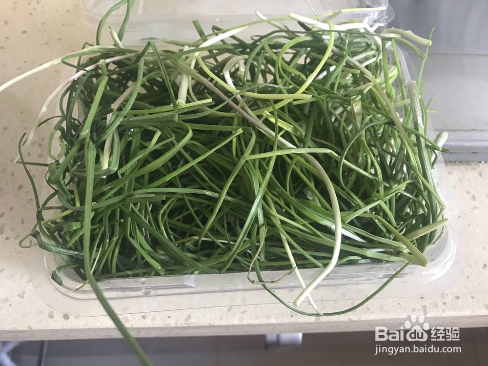 野蒜的吃法-----野蒜炖鸡蛋