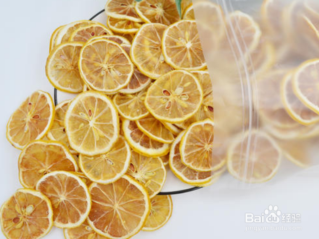 晒干的柠檬片泡水有什么好处？