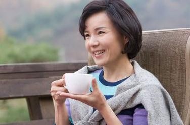 年轻女性早更如何改善更年期症状